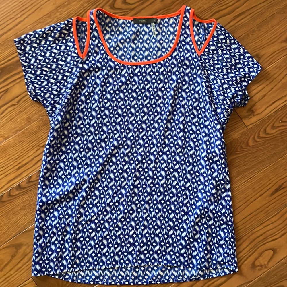 Size small top